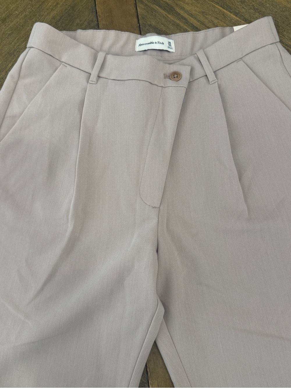 Abercrombie & Fitch NWT Tailored Asymmetrical Pleated Trouser Beige Sz 30 Short - Picture 3 of 8